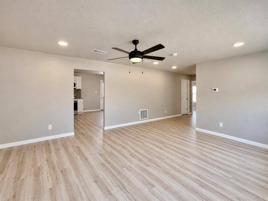 6614 Bridges Avenue, Richland Hills, TX 76118