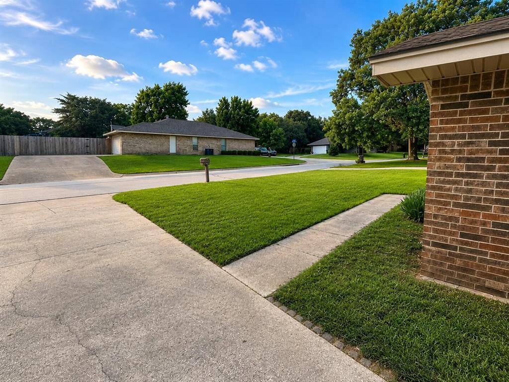 5505 Oak Brook Road, Arlington, TX 76016