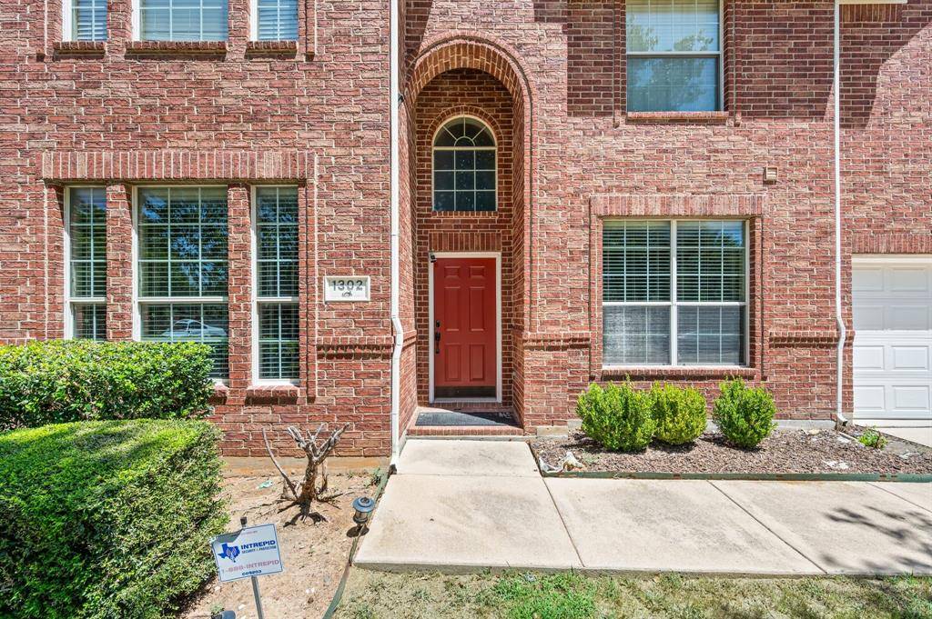 1302 Parkside Drive, Mansfield, TX 76063