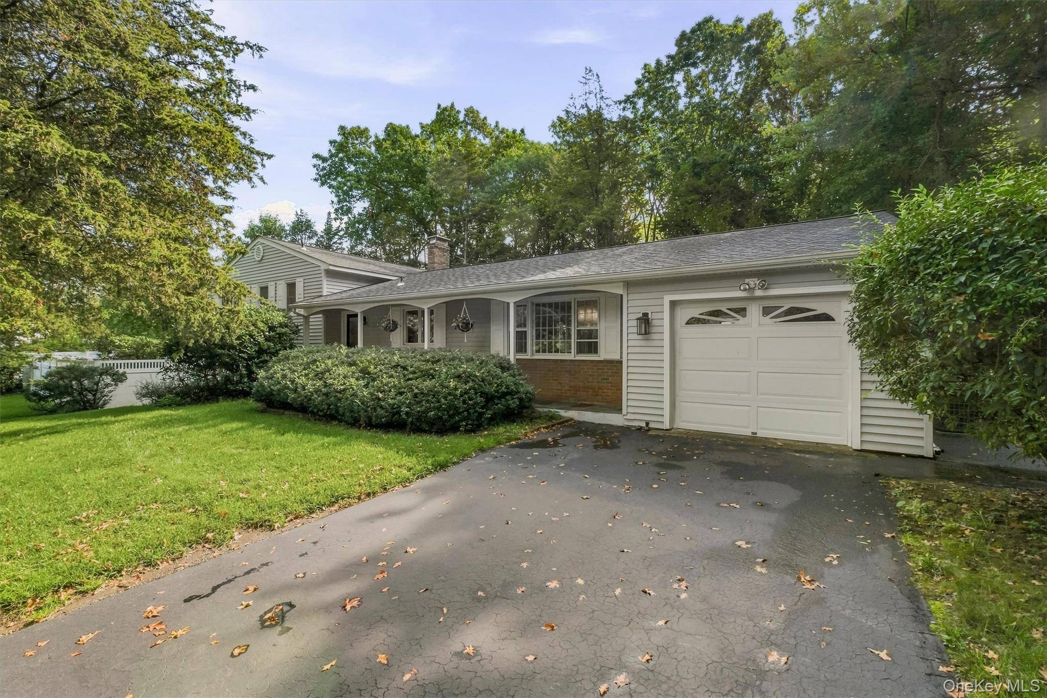 10 Oak Bend RD, Poughkeepsie, NY 12603