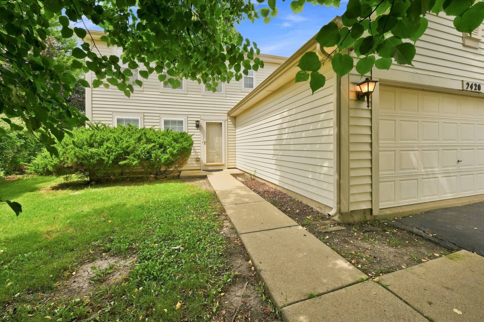 2420 Sisters CT, Naperville, IL 60564