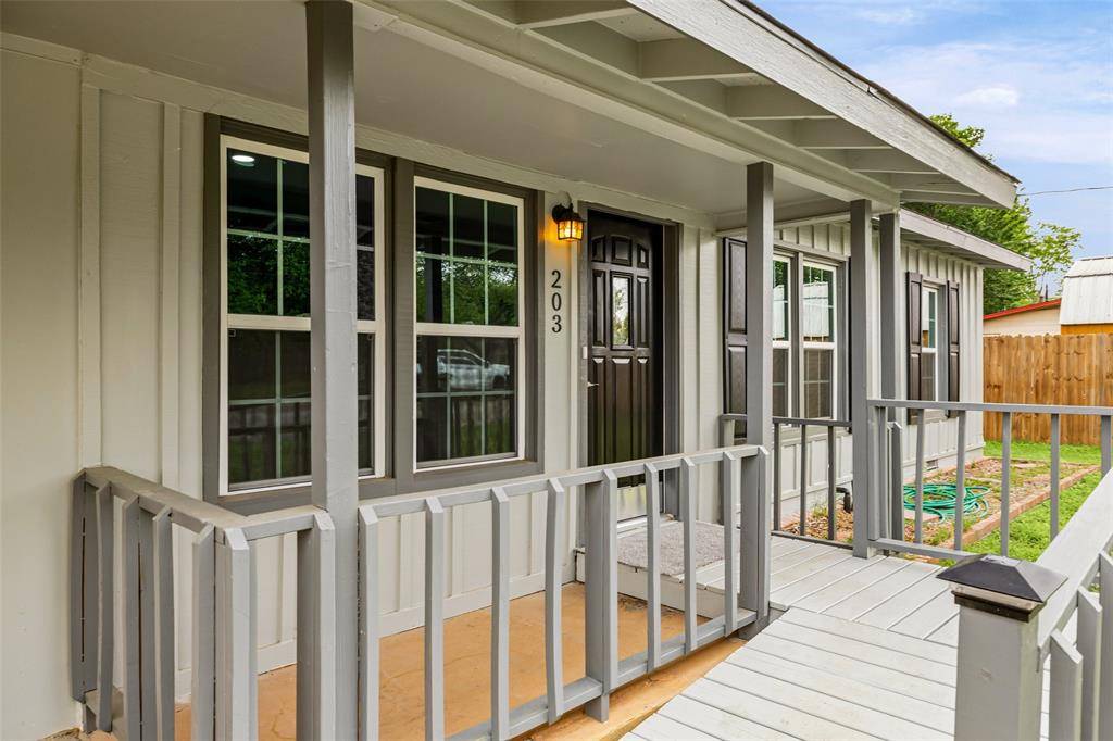 203 S Lancaster Street, Granbury, TX 76048