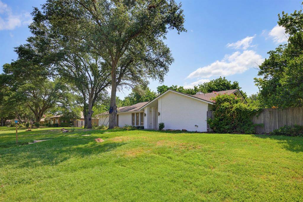 21 Crosslands Road, Benbrook, TX 76132