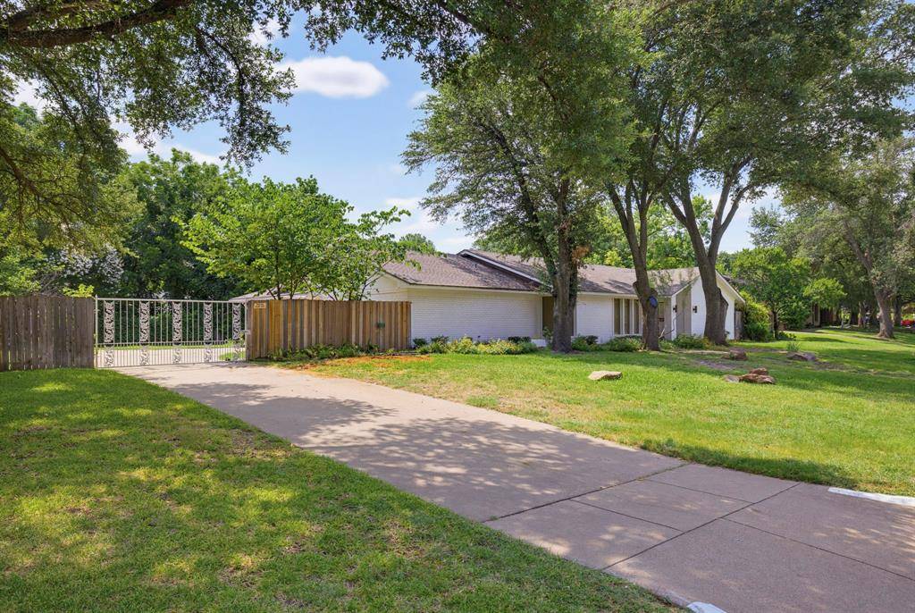 21 Crosslands Road, Benbrook, TX 76132