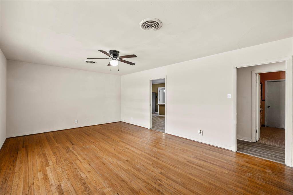 303 Avenue E, Moody, TX 76557