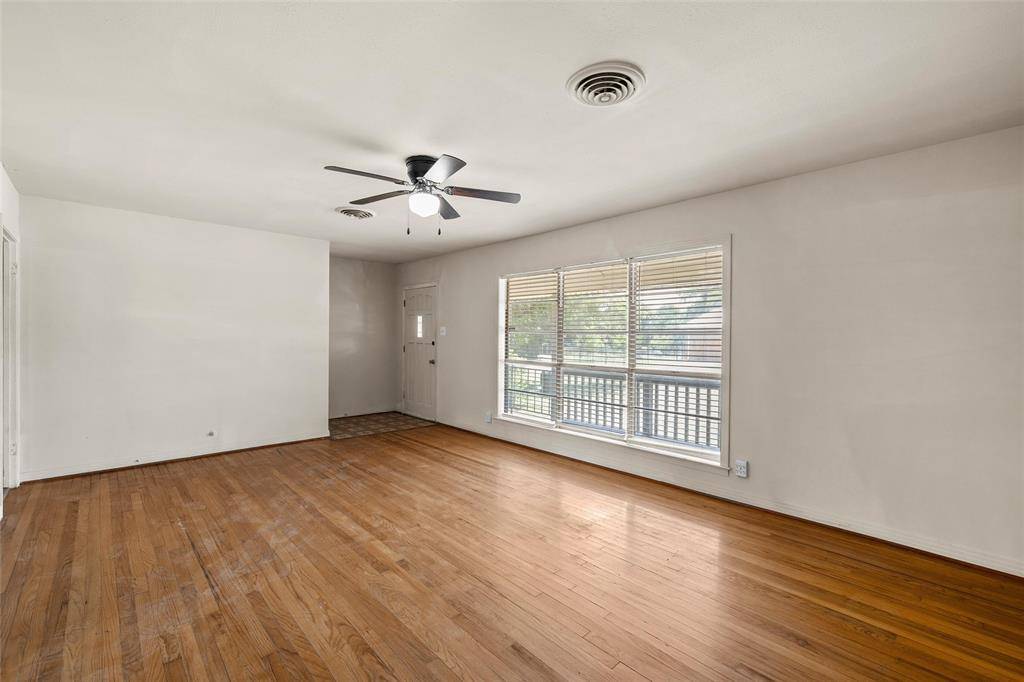 303 Avenue E, Moody, TX 76557