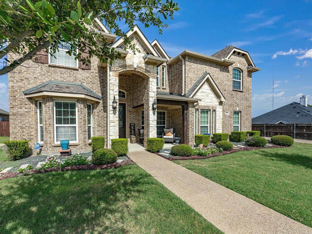 906 Hidden Lakes Drive, Cedar Hill, TX 75104