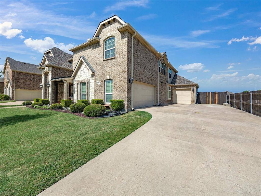 906 Hidden Lakes Drive, Cedar Hill, TX 75104
