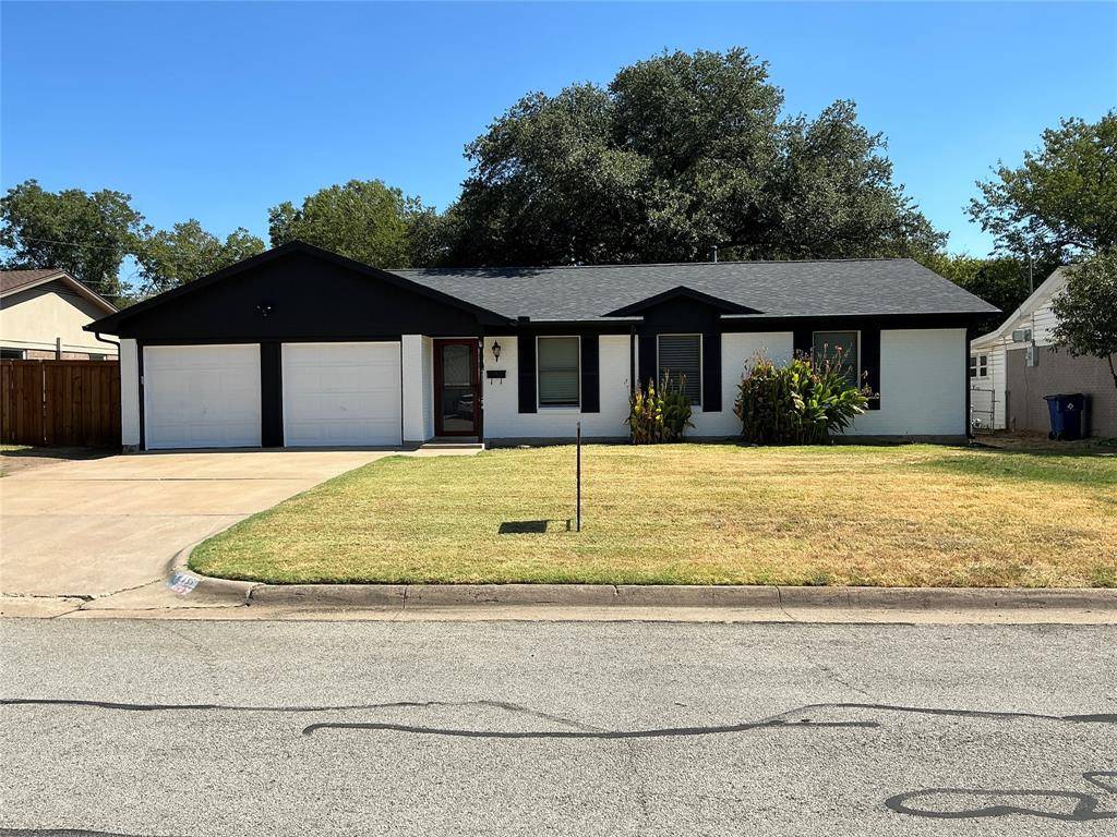 136 Jill Ann Drive, Burleson, TX 76028