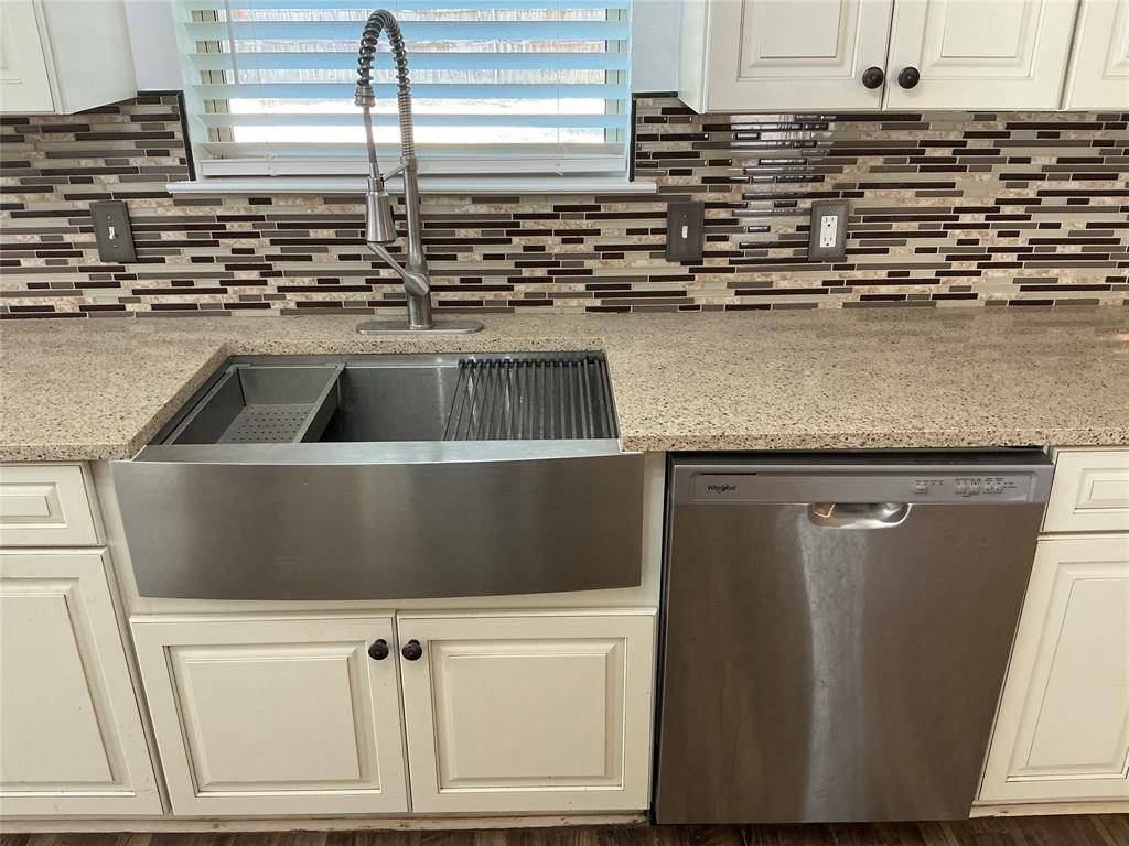 136 Jill Ann Drive, Burleson, TX 76028