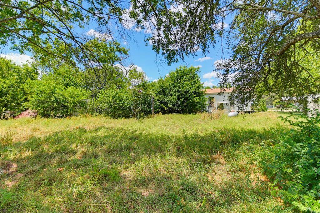 333 Pecan Drive NE, Mcqueeney, TX 78123
