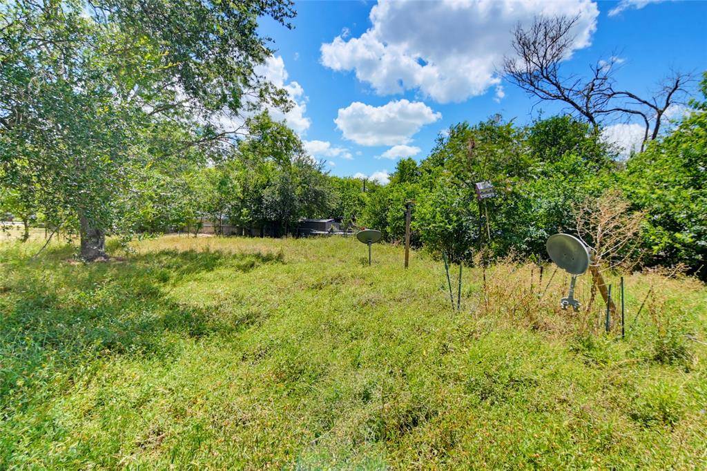 333 Pecan Drive NE, Mcqueeney, TX 78123