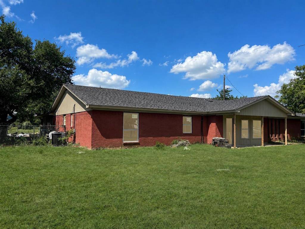 825 Alan Drive, Burleson, TX 76028