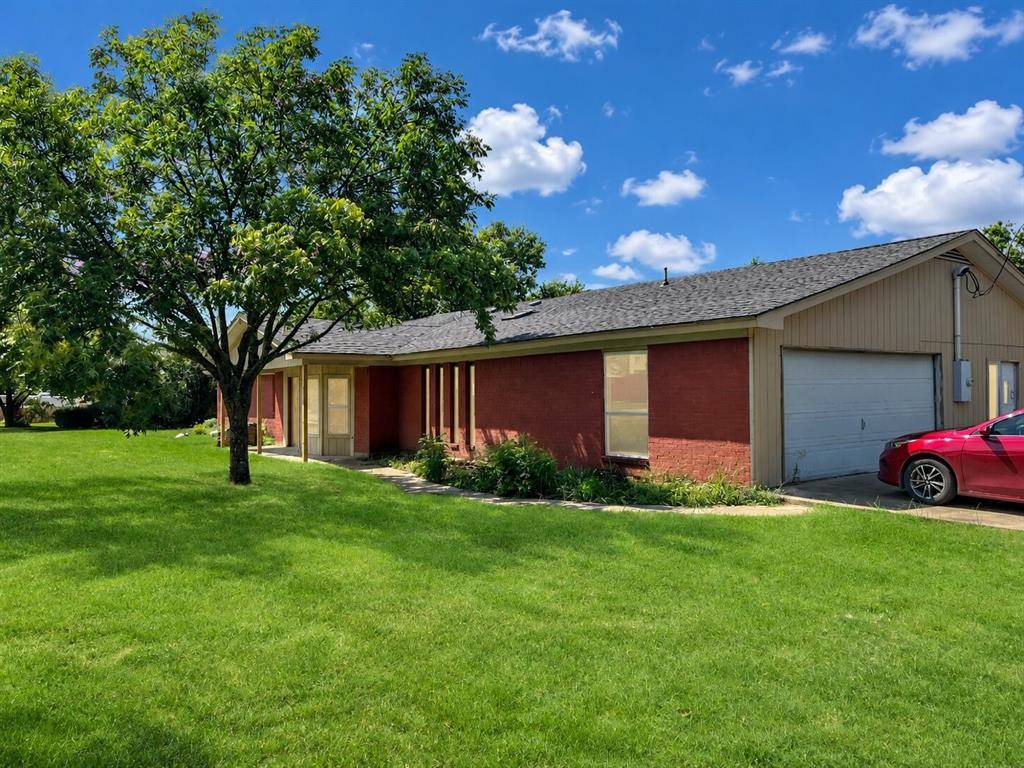 825 Alan Drive, Burleson, TX 76028