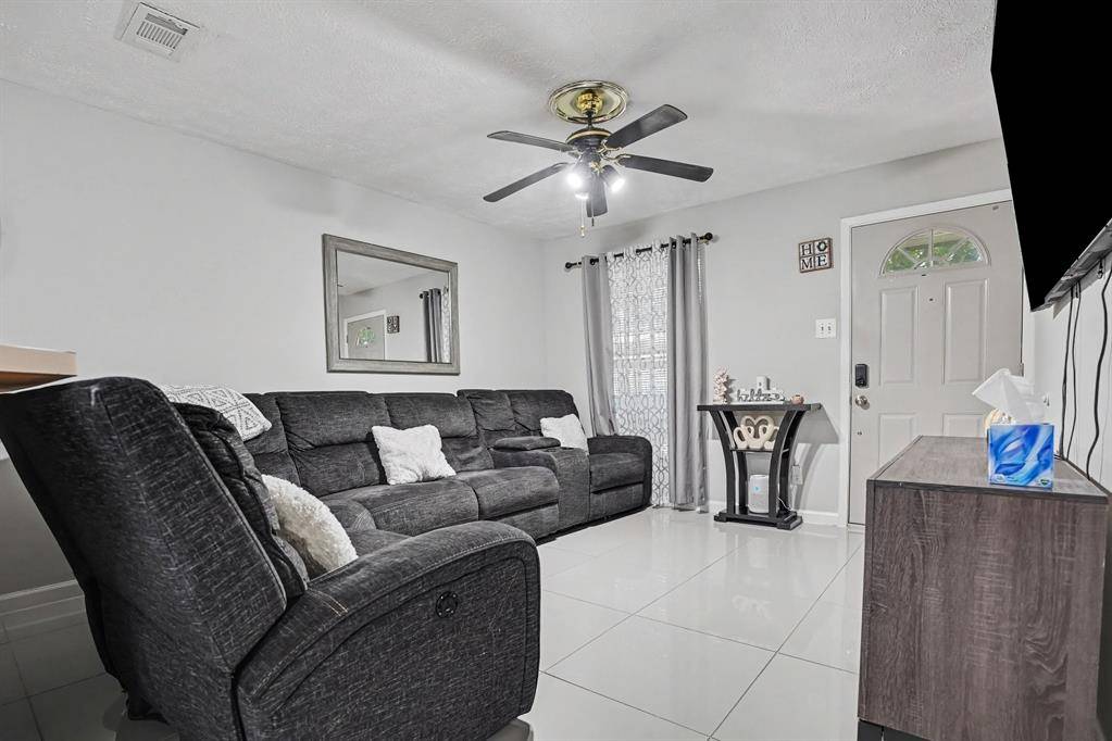 618 Thrush Avenue, Duncanville, TX 75116
