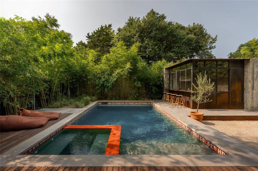 938 N Clinton Avenue, Dallas, TX 75208