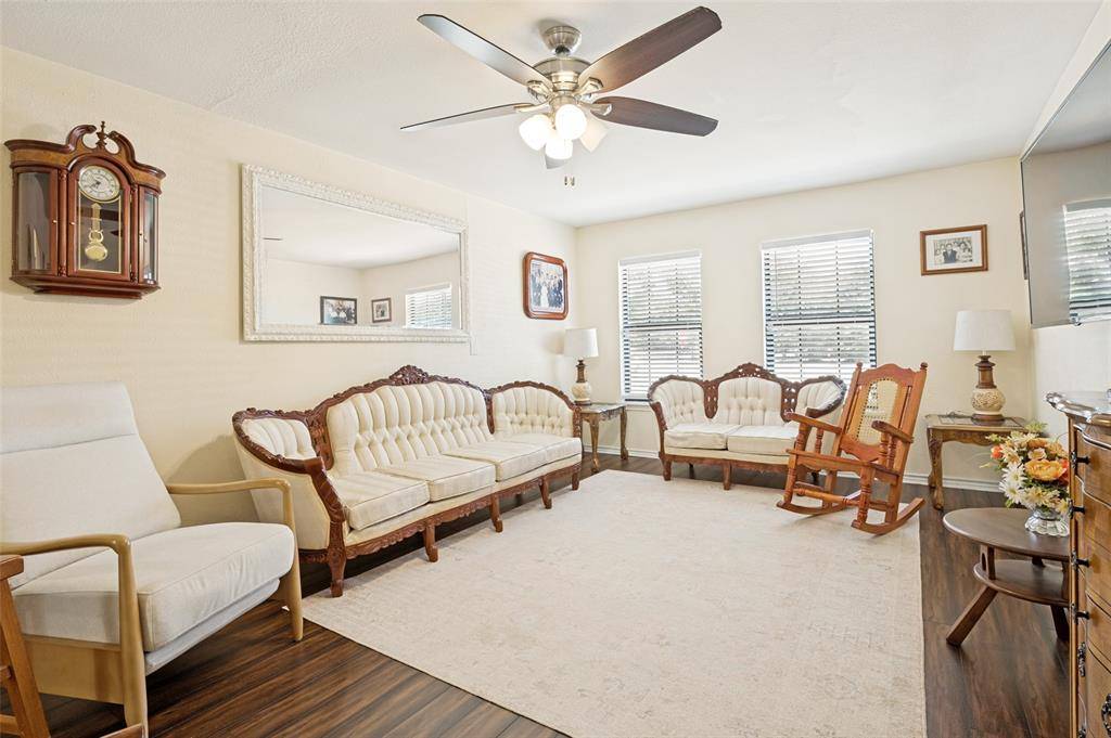 300 Monica Street, Glenn Heights, TX 75154