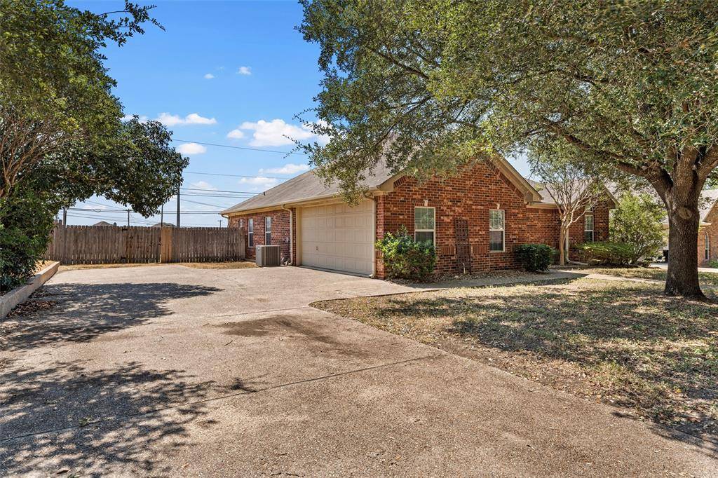 217 Keswick Drive, Hewitt, TX 76643