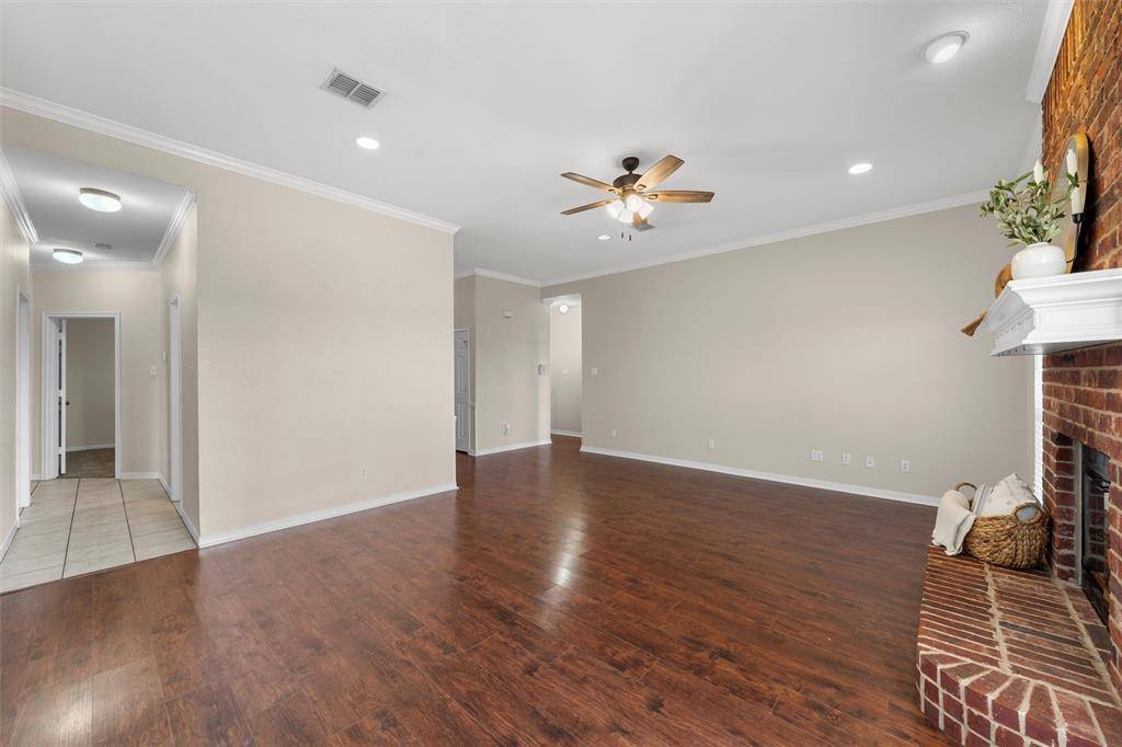 217 Keswick Drive, Hewitt, TX 76643