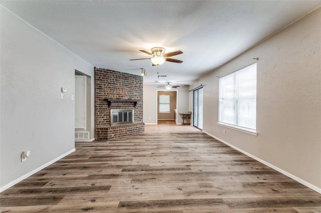 408 Windwood Court, Azle, TX 76020