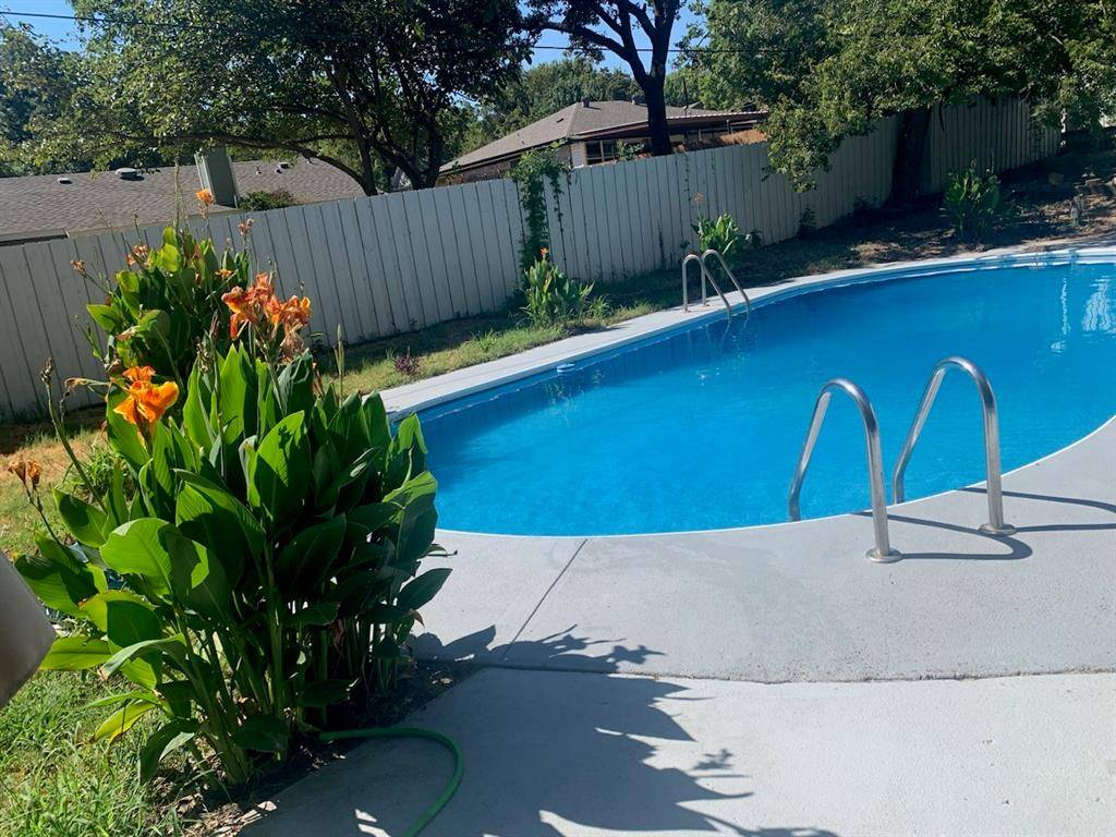 408 Windwood Court, Azle, TX 76020