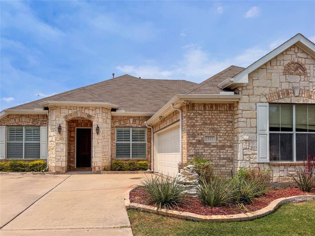 2311 Collin Drive, Grand Prairie, TX 75052