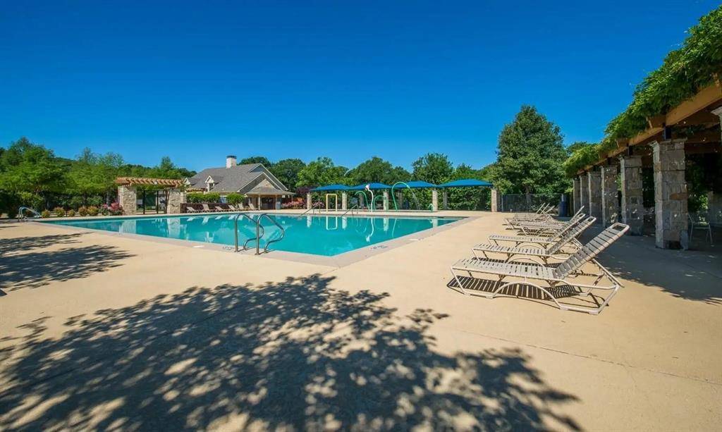905 Lake Grove Drive, Little Elm, TX 75068