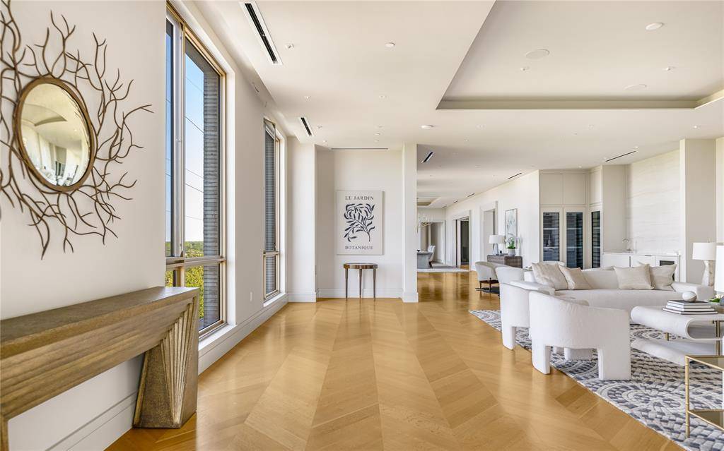 4205 Buena Vista Street #501, Dallas, TX 75205
