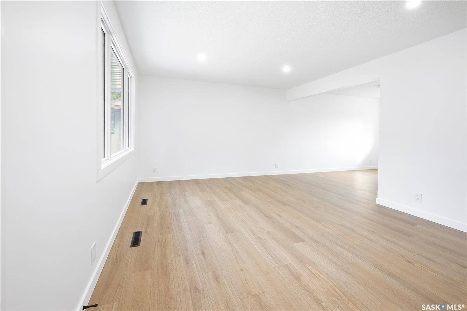 34 Ottawa PLACE, Regina, SK S4R 2V7