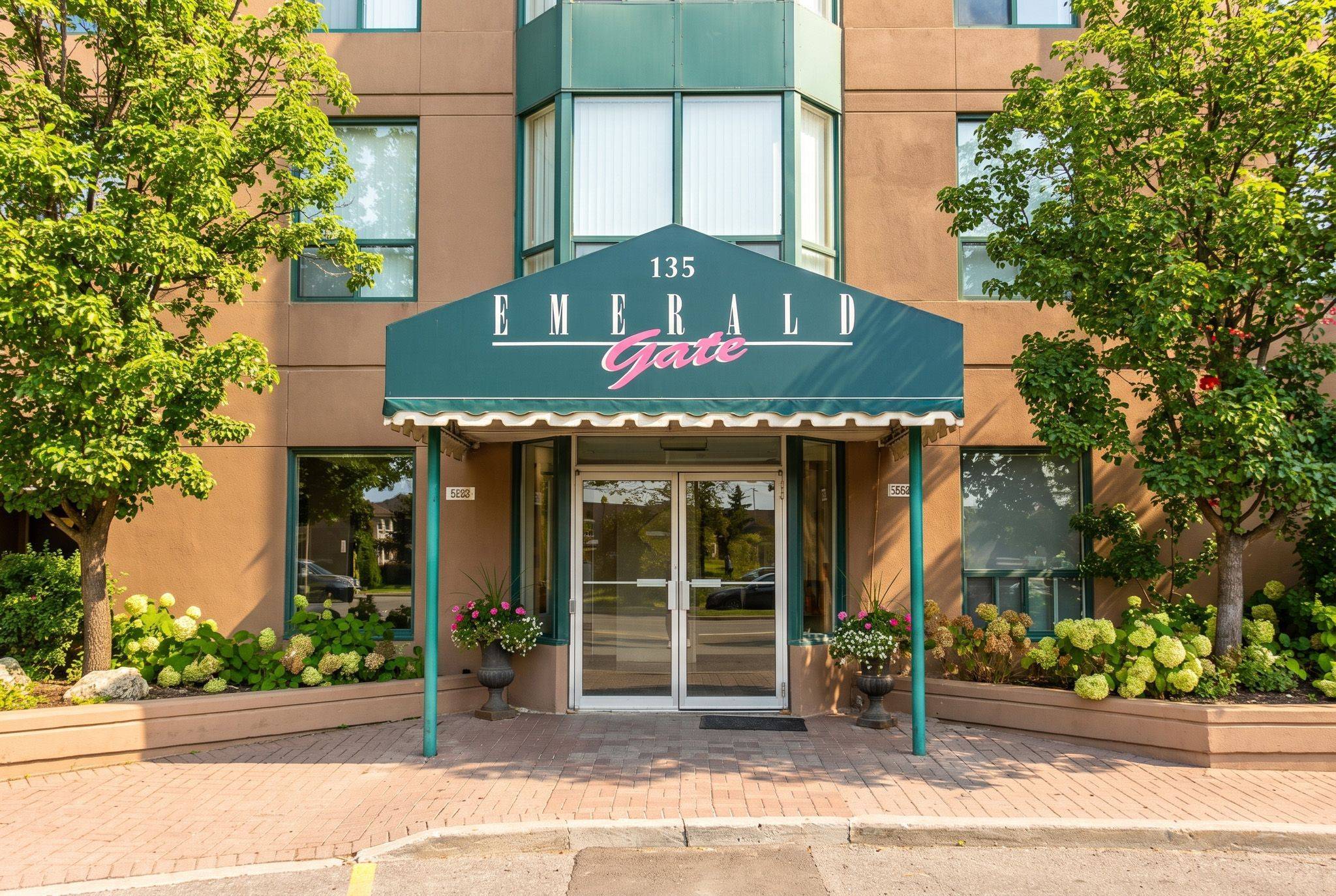 135 Hillcrest AVE #605, Mississauga, ON L5B 4B1