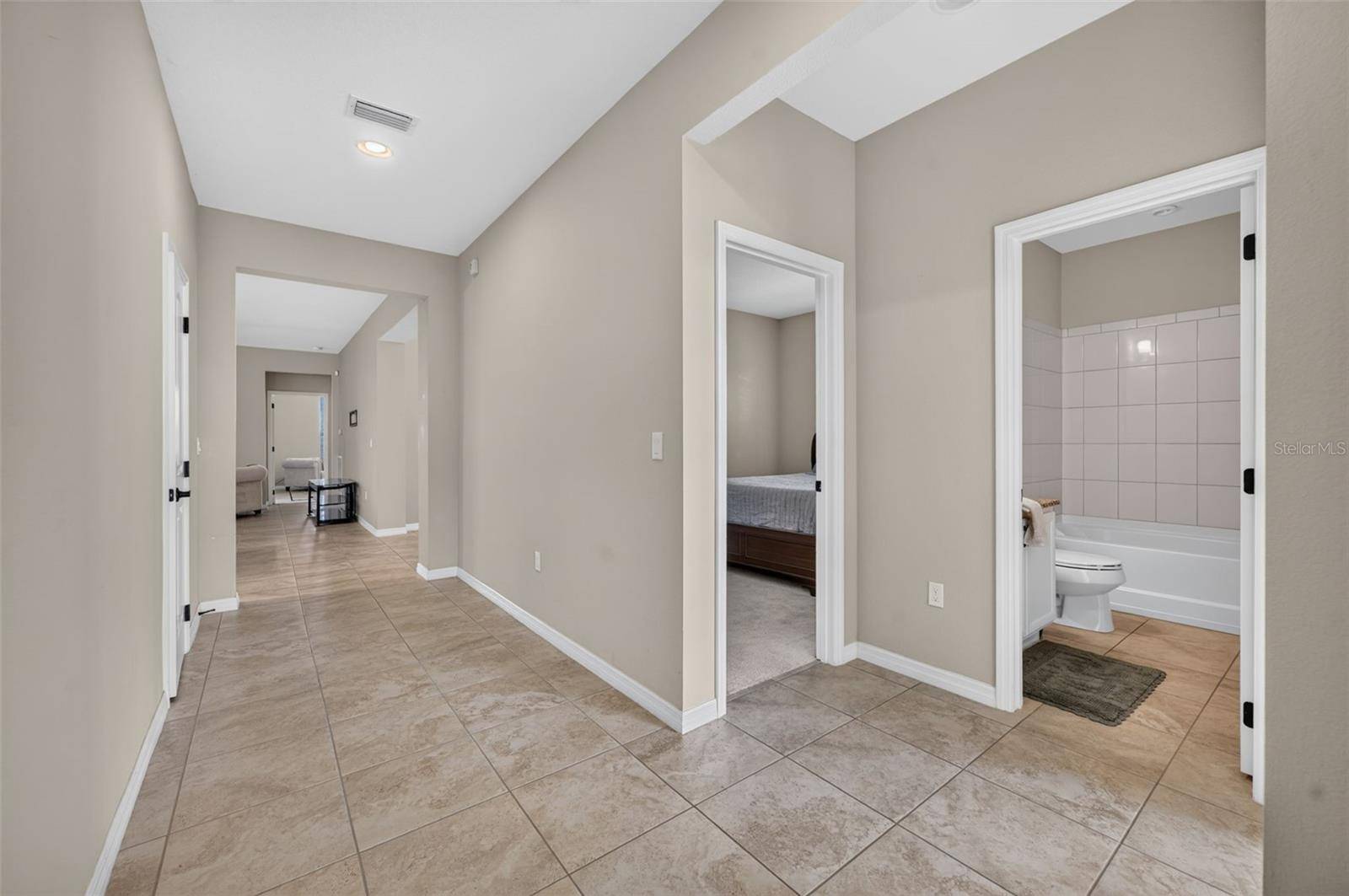 306 ALCOVE DR, Groveland, FL 34736