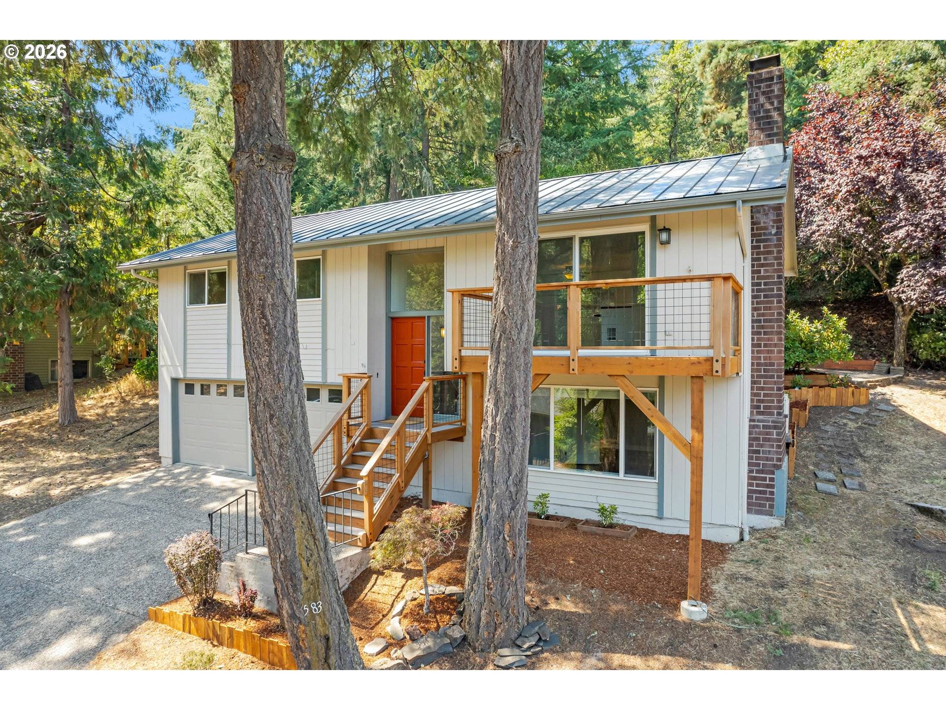 583 LOCHMOOR PL, Eugene, OR 97405