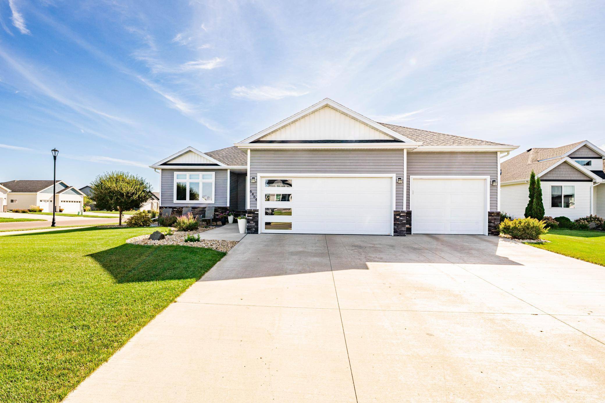 6464 59th AVE S, Fargo, ND 58104