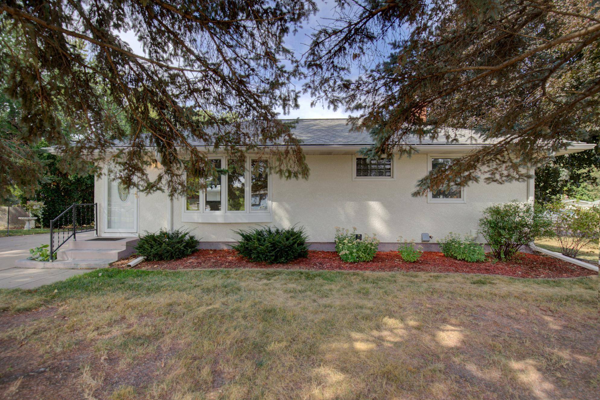2115 English ST, Maplewood, MN 55109