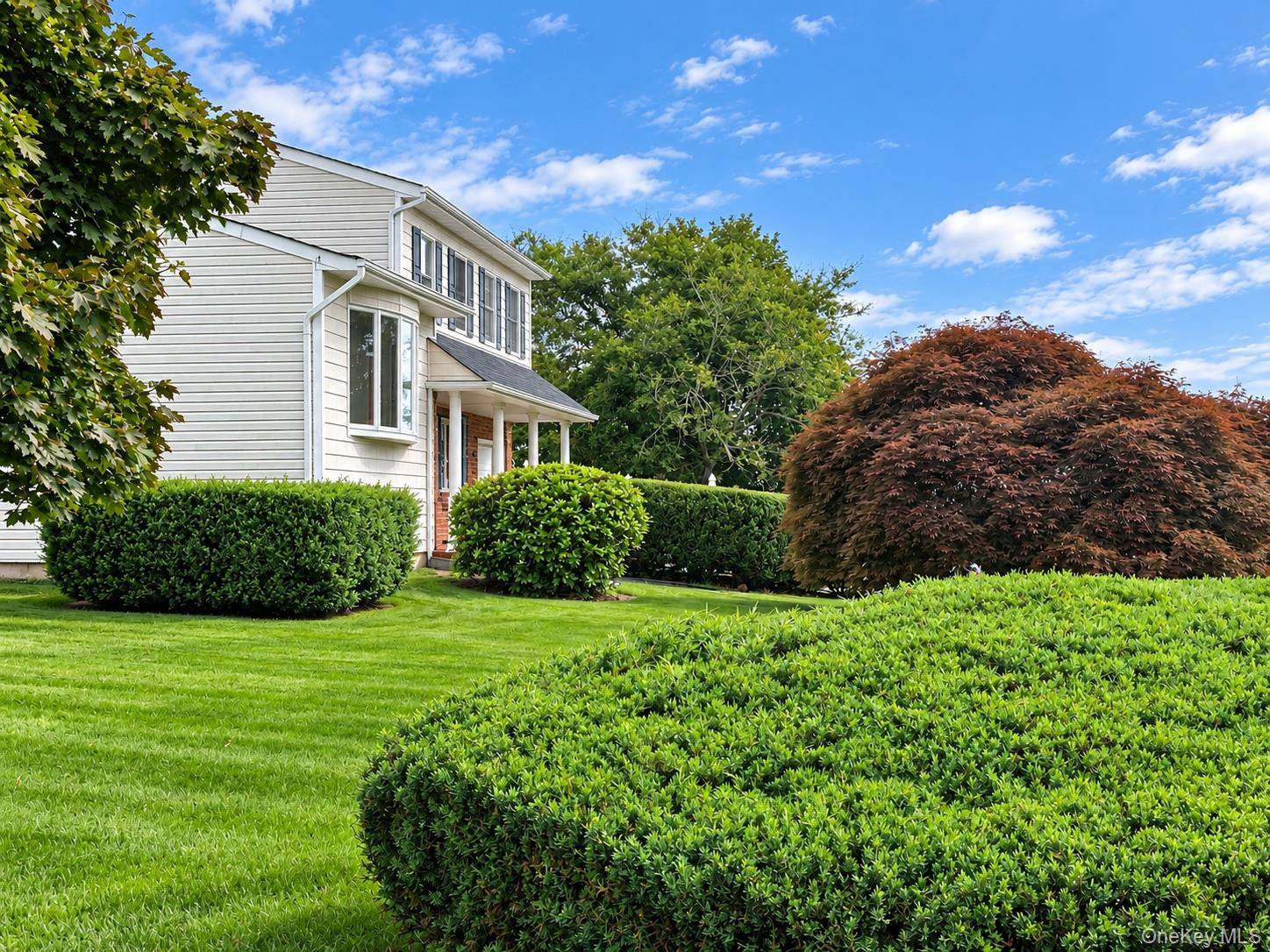 2 Carol AVE, Farmingville, NY 11738