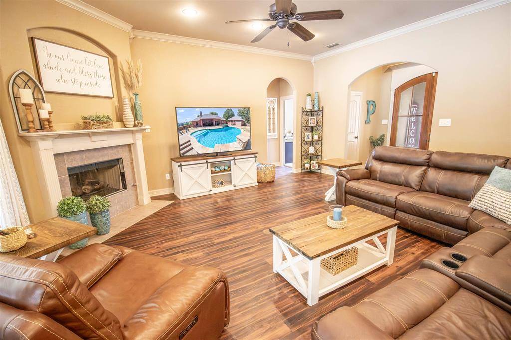 135 Pond Drive, Marshall, TX 75672