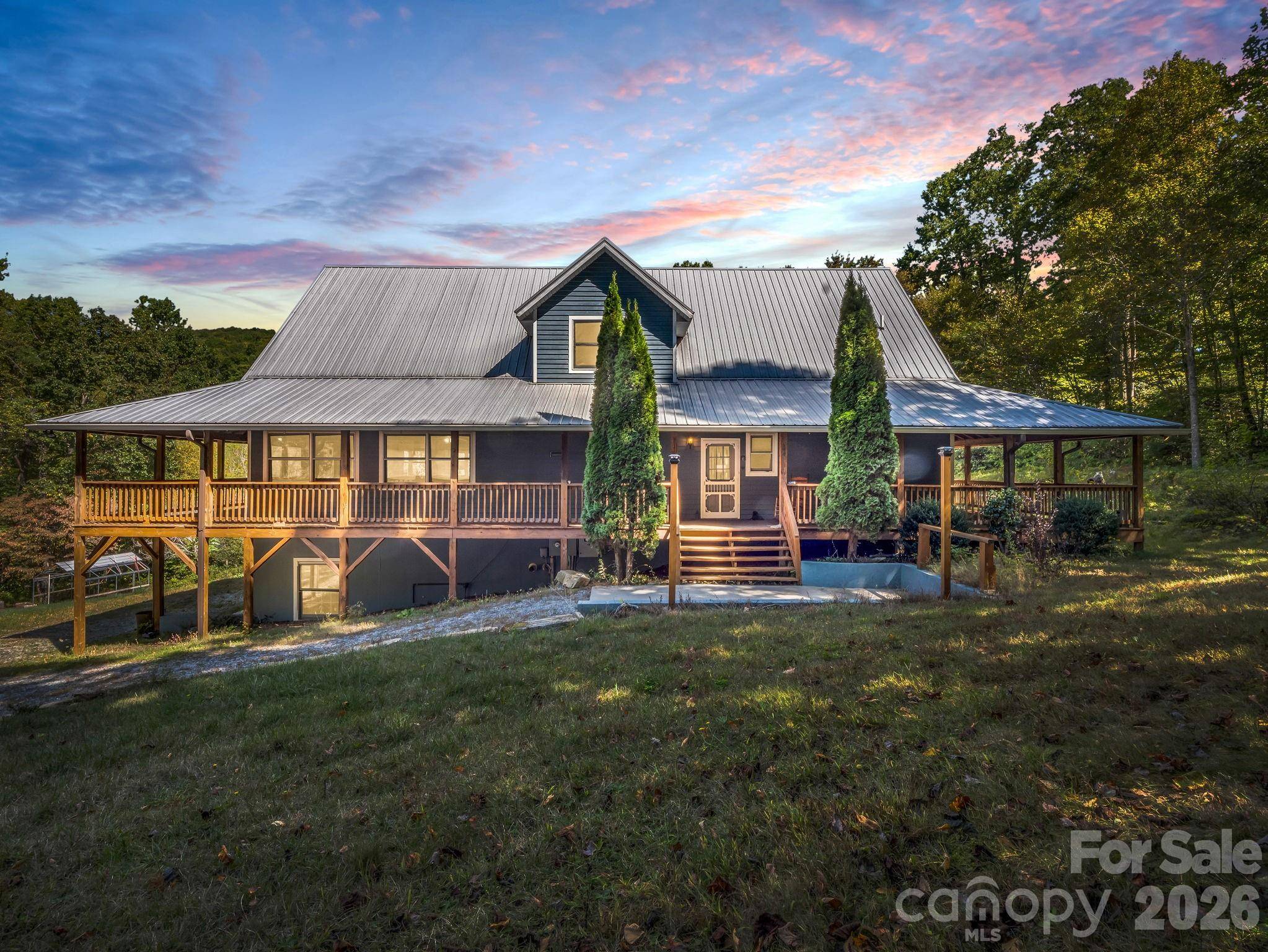 119 Mountain Bluff TRL, Hendersonville, NC 28792