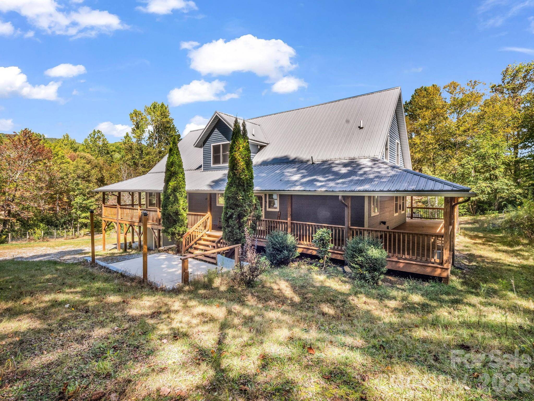119 Mountain Bluff TRL, Hendersonville, NC 28792