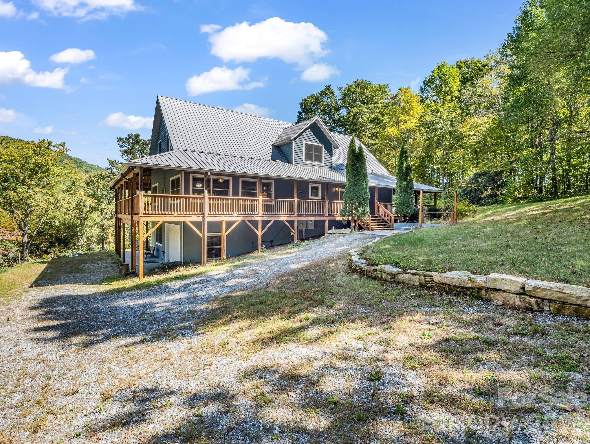 119 Mountain Bluff TRL, Hendersonville, NC 28792
