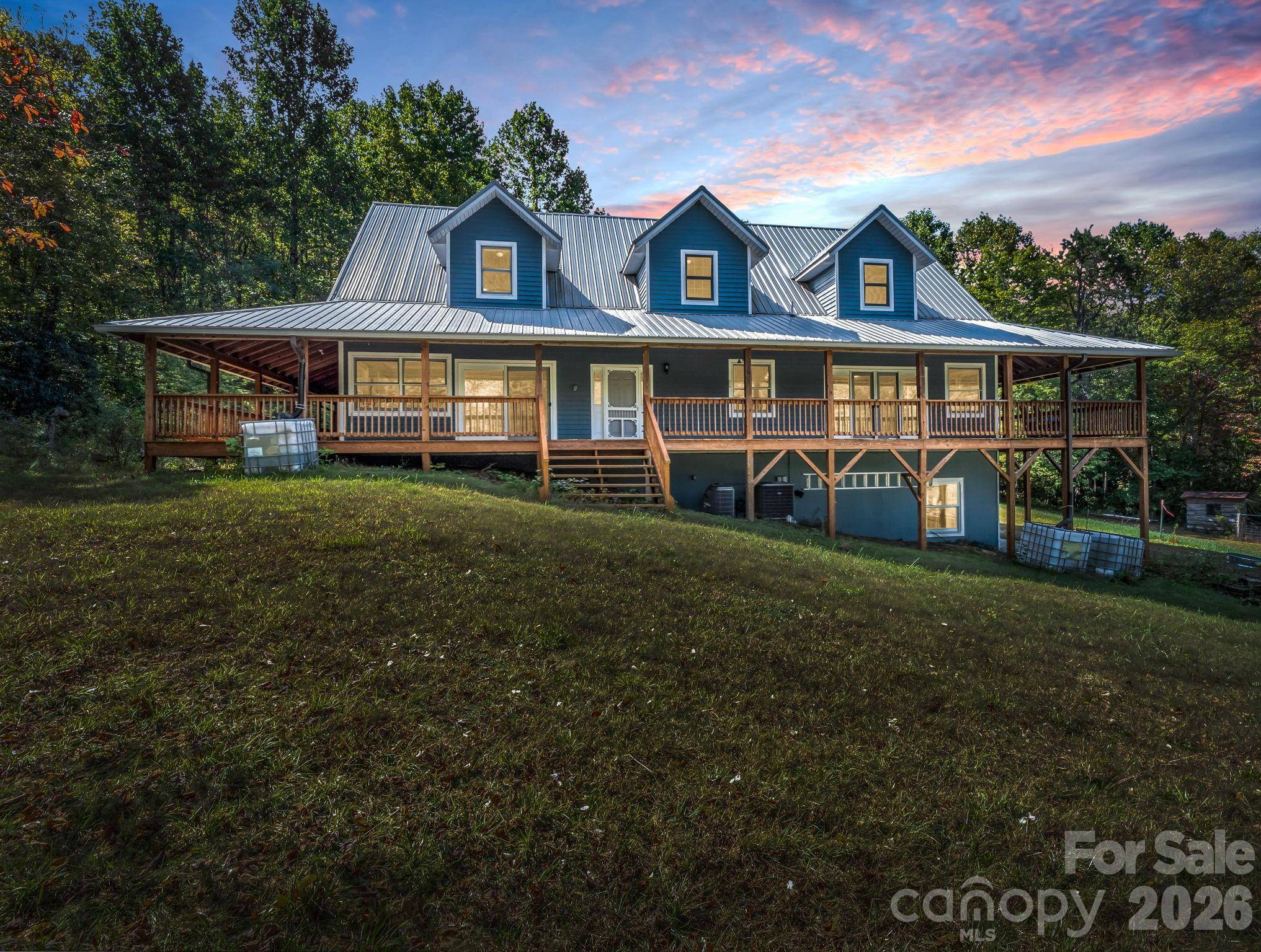119 Mountain Bluff TRL, Hendersonville, NC 28792