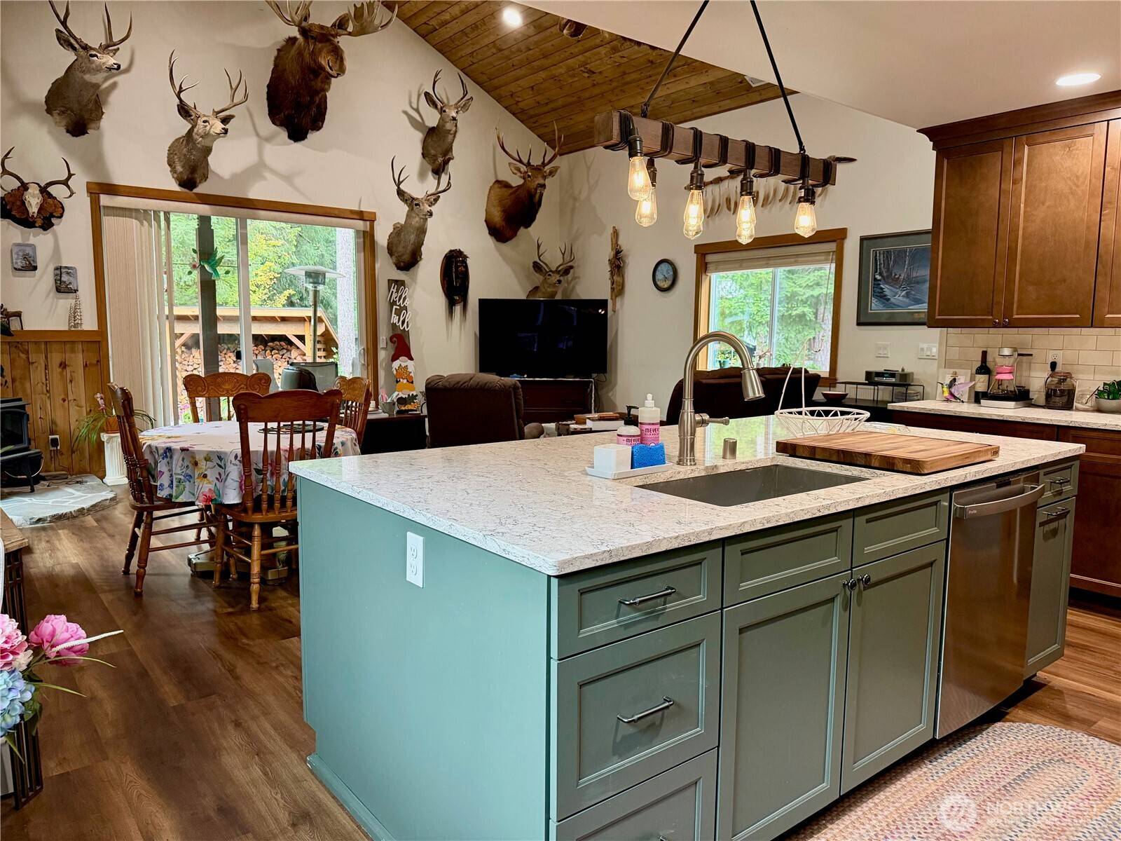 103 Mountain View LN S, Packwood, WA 98361