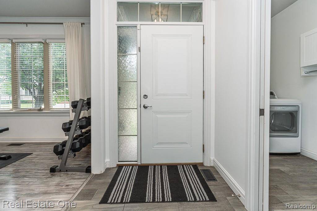 4176 Oak Arbor CT, Rochester, MI 48306
