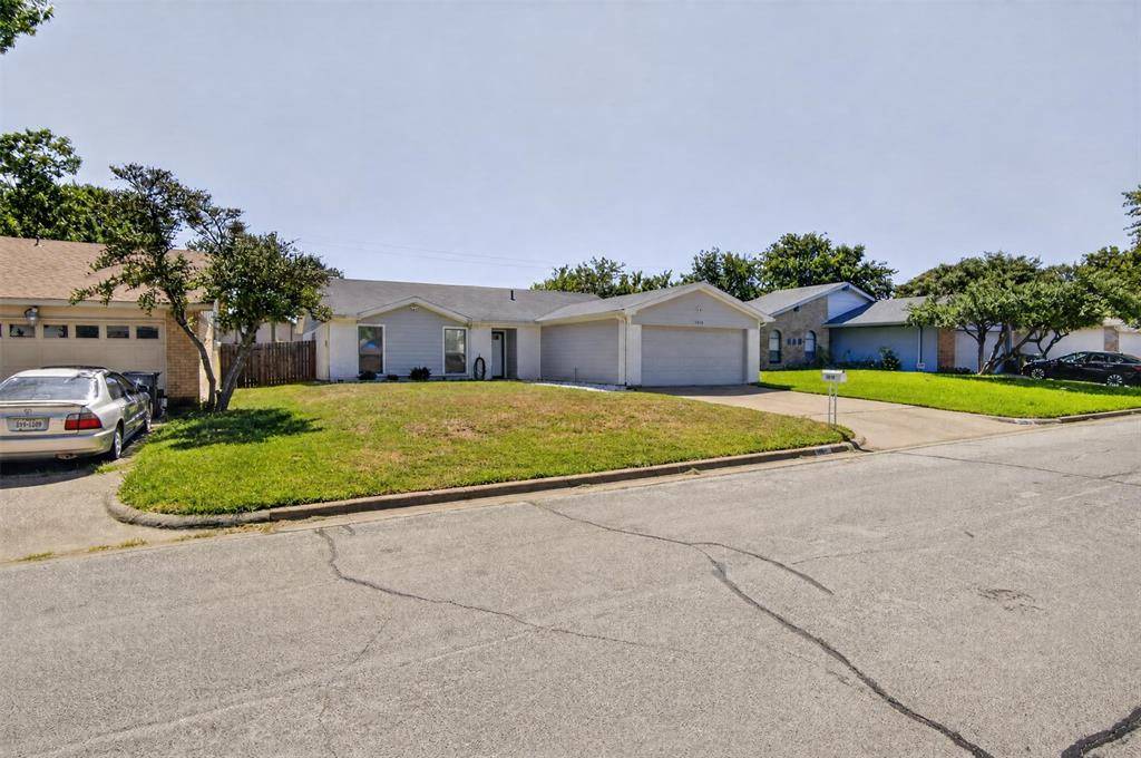 1915 Lavon Creek Lane, Arlington, TX 76006