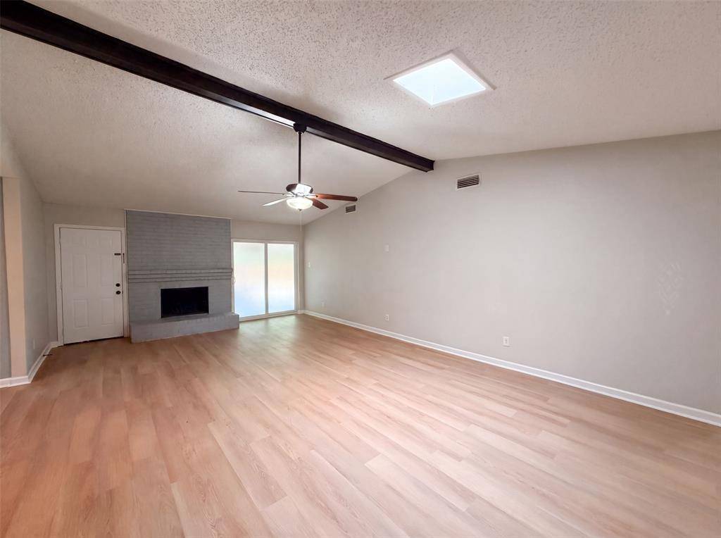 922 Meadowdale Circle, Garland, TX 75043