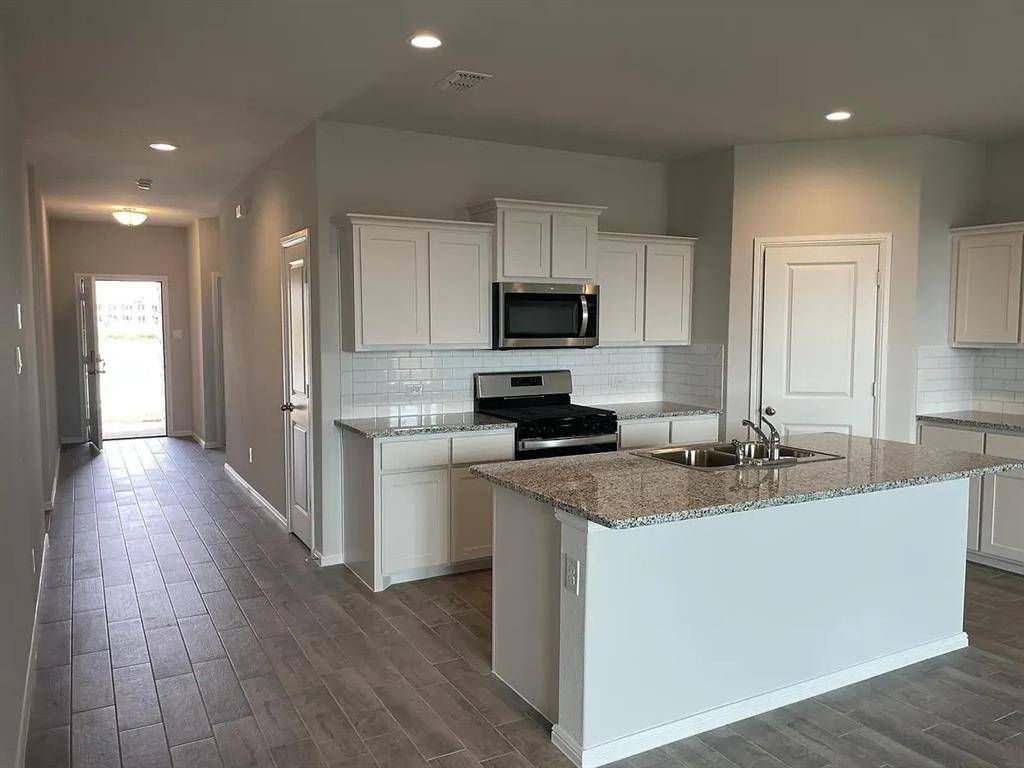 953 Braymer Lane, Fort Worth, TX 76108