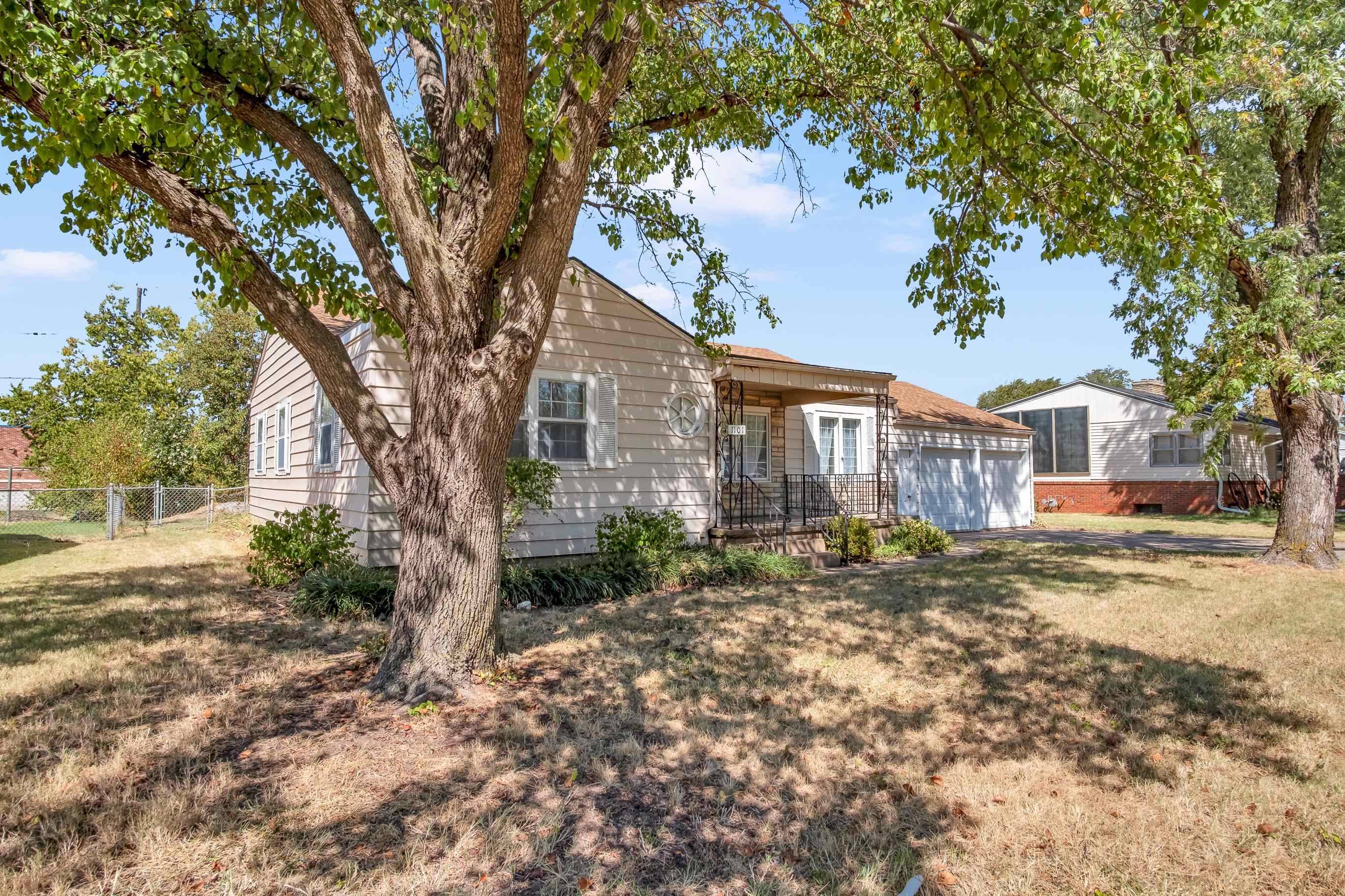 1101 Allison, Newton, KS 67114