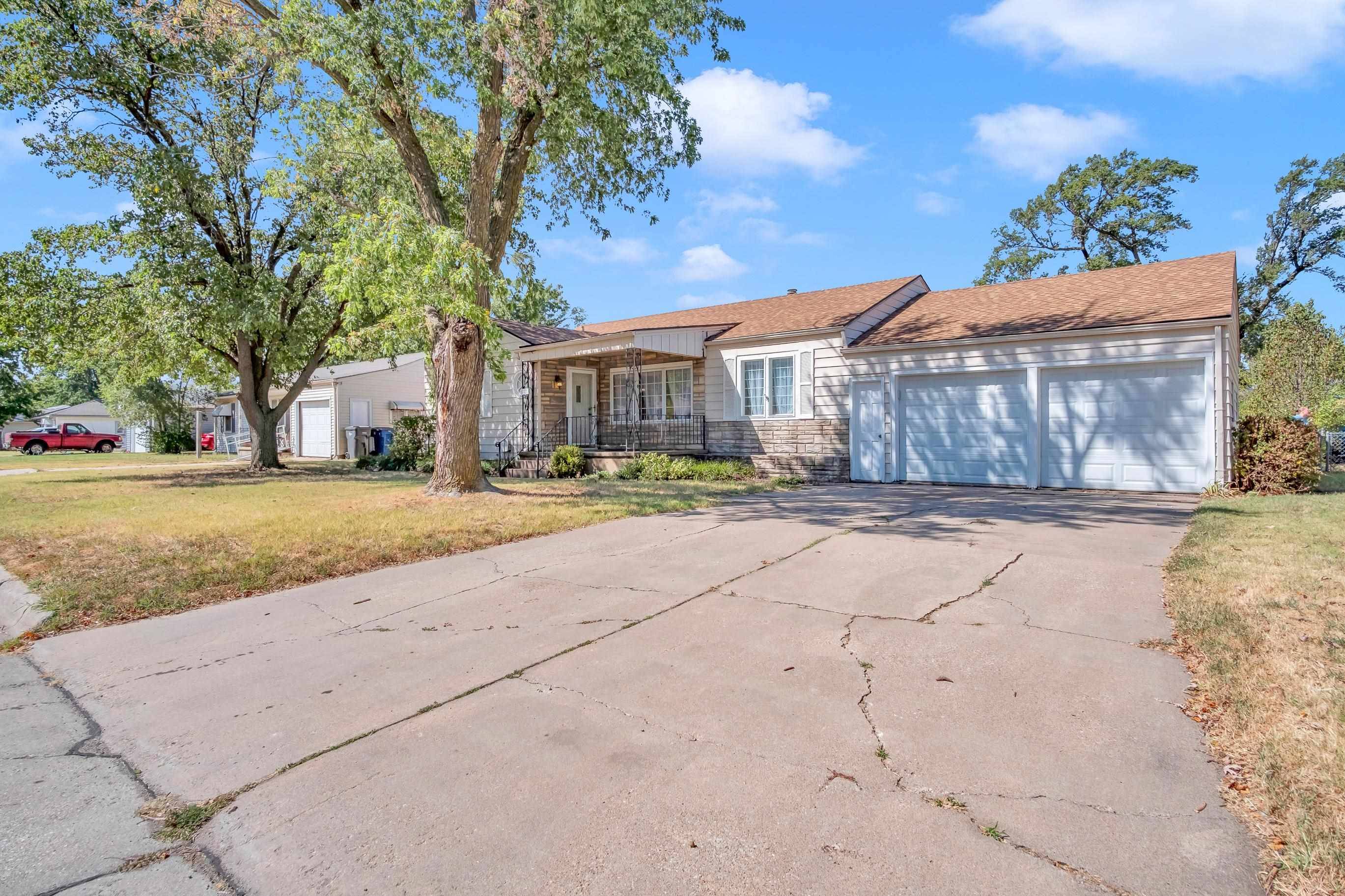 1101 Allison, Newton, KS 67114
