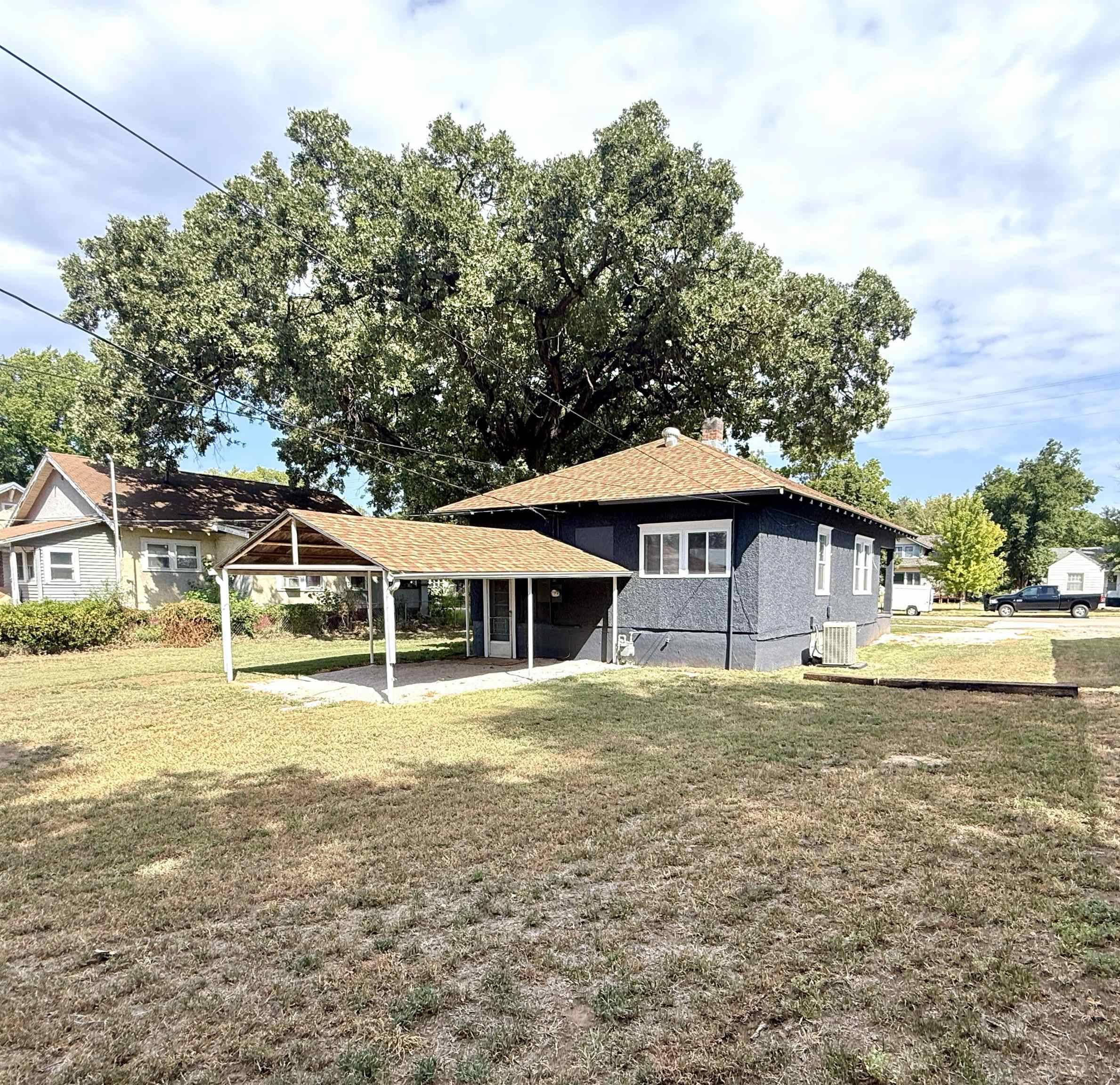 305 W Kansas Ave, Medicine Lodge, KS 67104