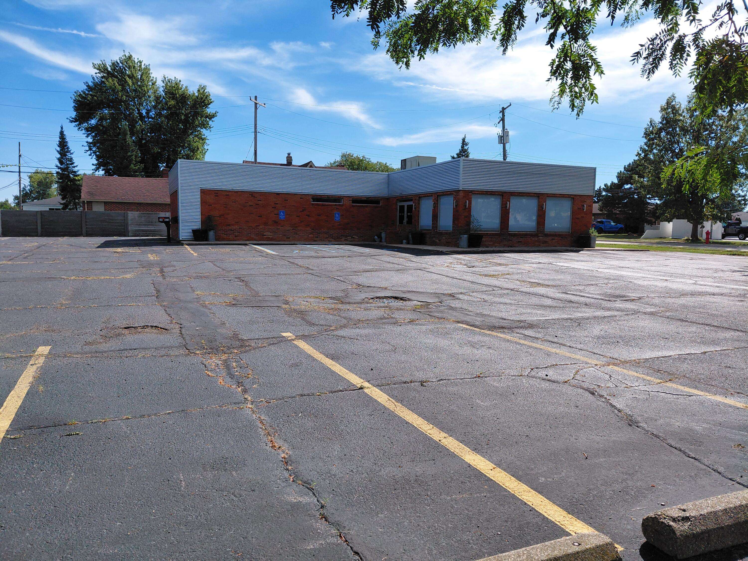 15975 Eureka RD, Southgate, MI 48195
