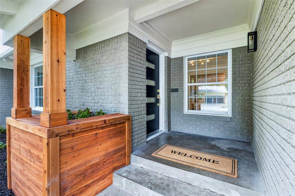 3825 Weyburn Drive, Fort Worth, TX 76109